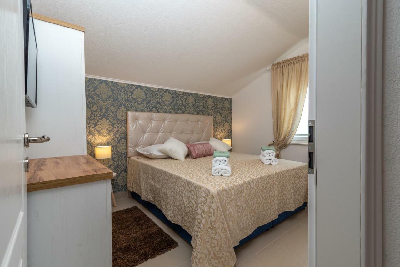 Villa Insula Ventum Traù Esterno foto
